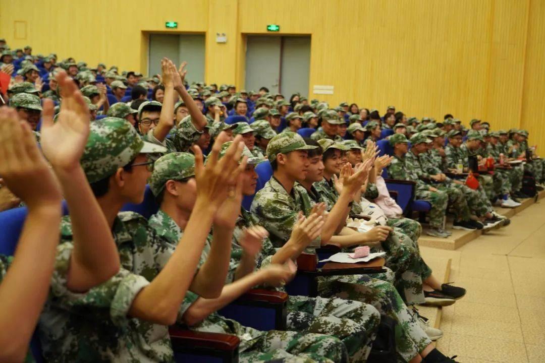 内蒙古自治区第十四届人民代表大会第二次会议开幕